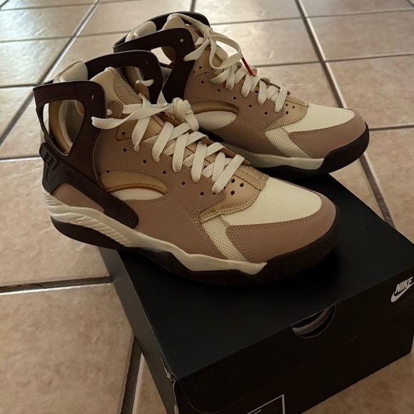 Nike Cream and Brown High-Top Sneakers - Picture 4 of 10